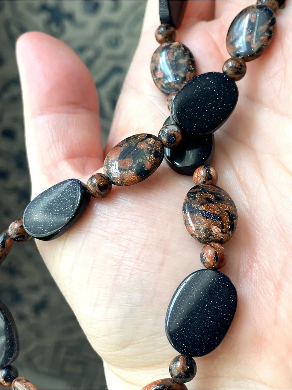 Vintage polished goldstone choker necklace w/ magnetic clasp